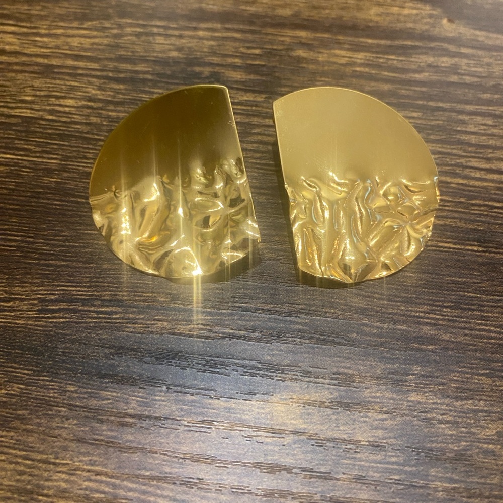 Biko gold disc earrings - Picture 5 of 5